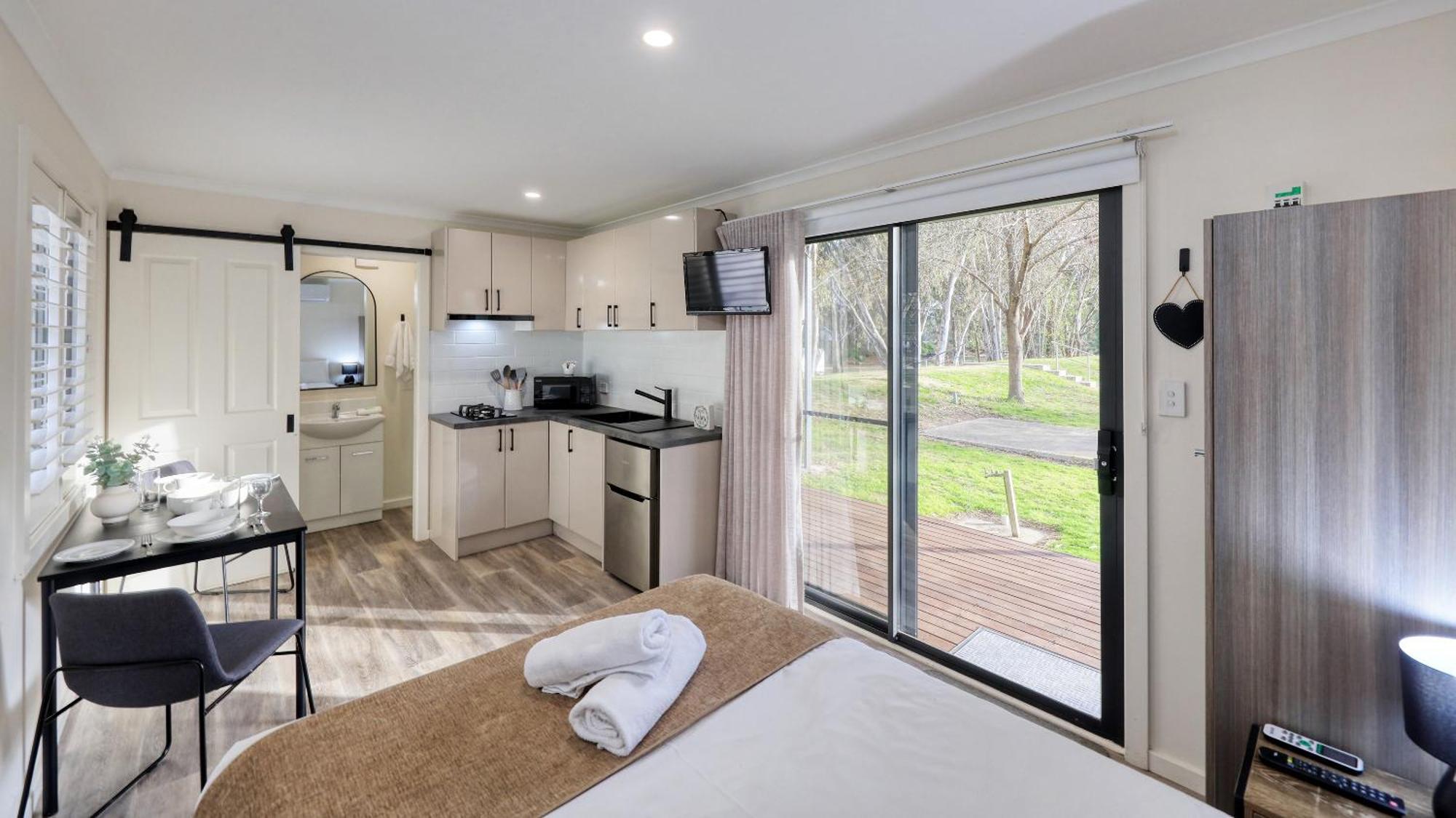 Deniliquin Riverside Caravan Park Exterior foto